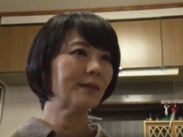淫乱熟女未亡人に性欲衰えない老人が言い寄って欲求不満解消しあう中出しFUCK